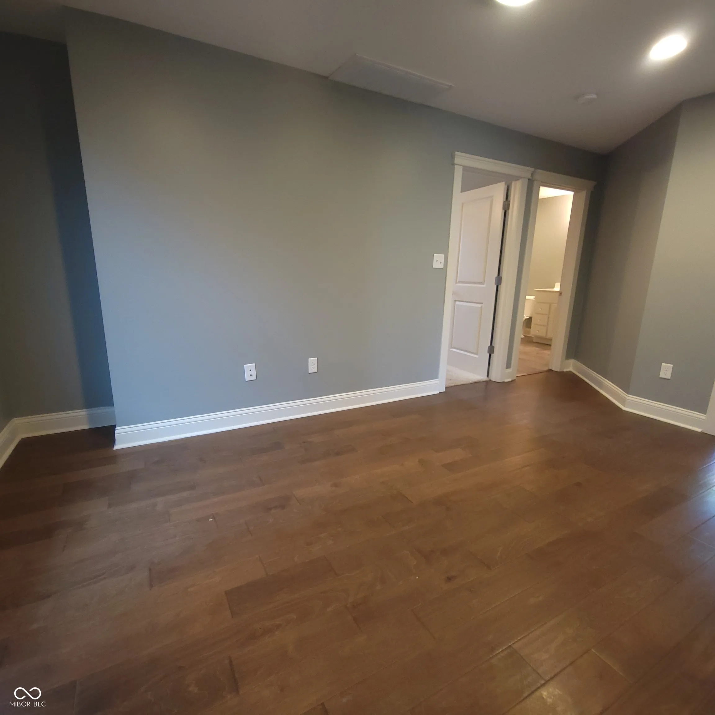 Indianapolis, Indiana 46205, United States, 3 Bedrooms Bedrooms, ,3 BathroomsBathrooms,Residential,Active,165642