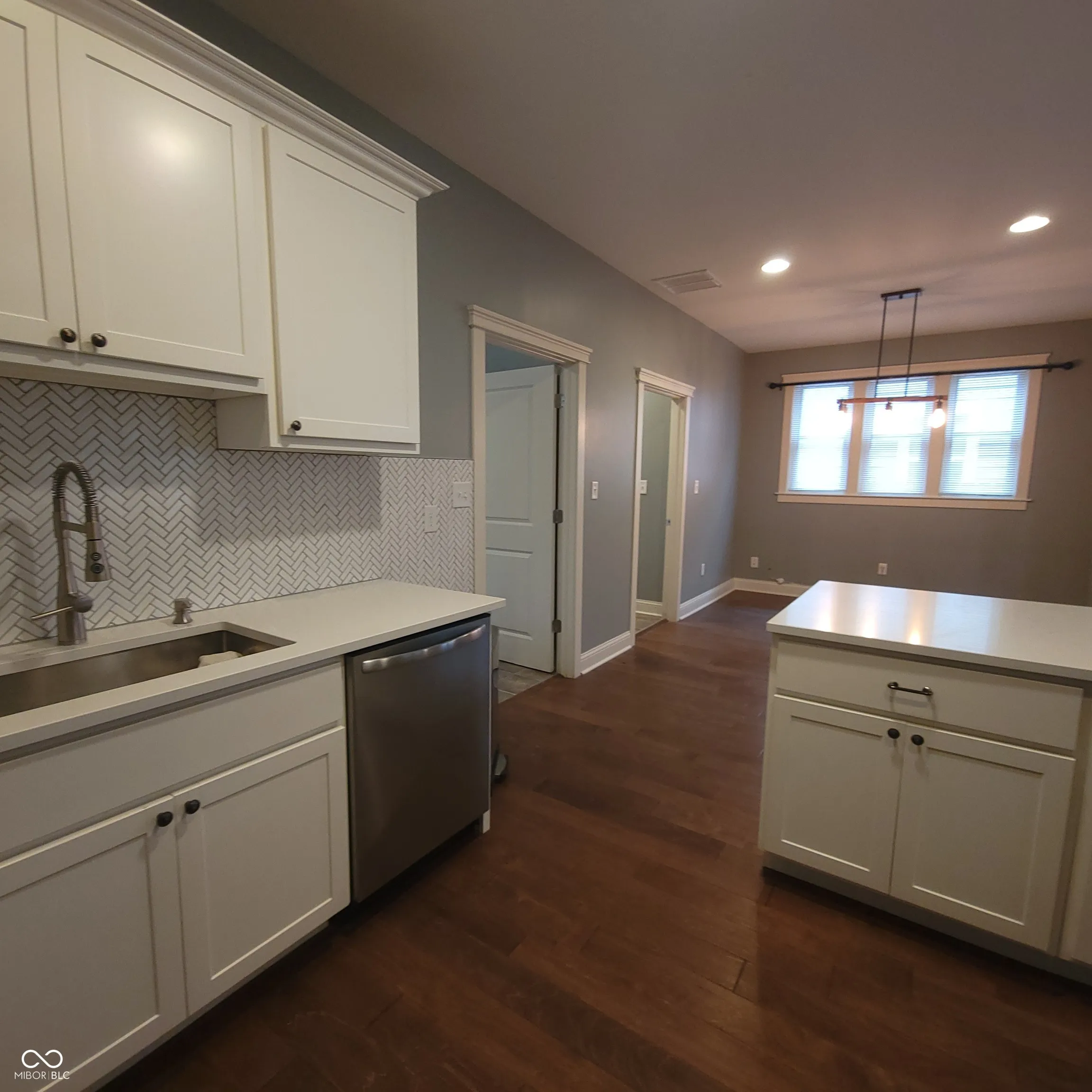 Indianapolis, Indiana 46205, United States, 3 Bedrooms Bedrooms, ,3 BathroomsBathrooms,Residential,Active,165642