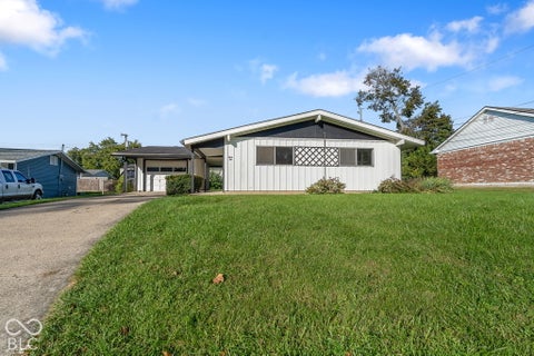 Photo of 41 Crestwood DR, Mooresville, IN 46158 (MLS # 22130475)