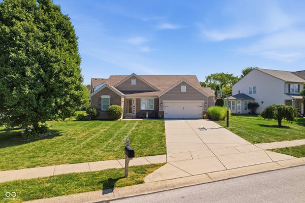 2225 SILVER ROSE DR, AVON, IN 46123 - Image fbc577de3c72373e8a0362c768de0285/930755640