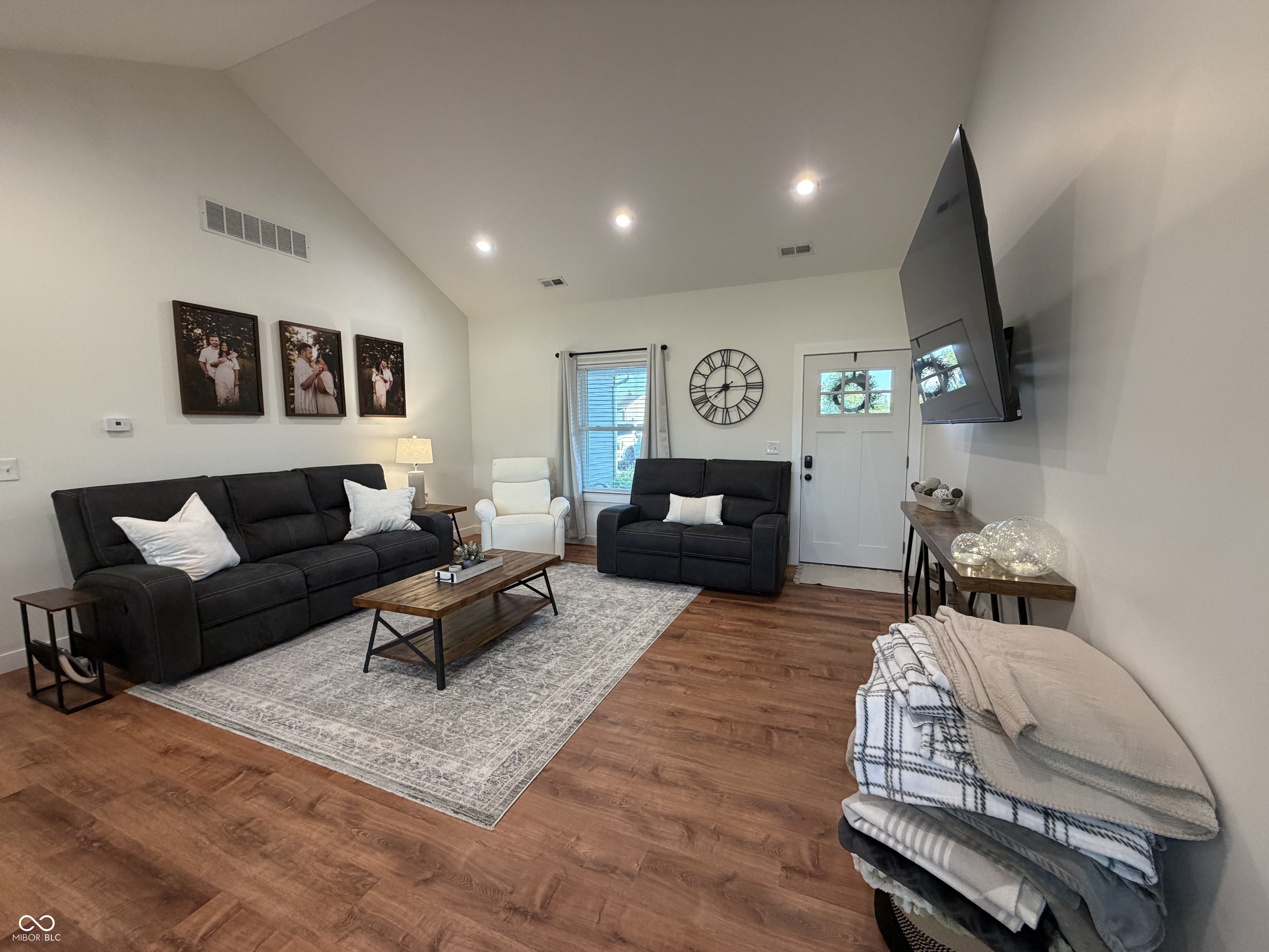 560 Golf View Drive