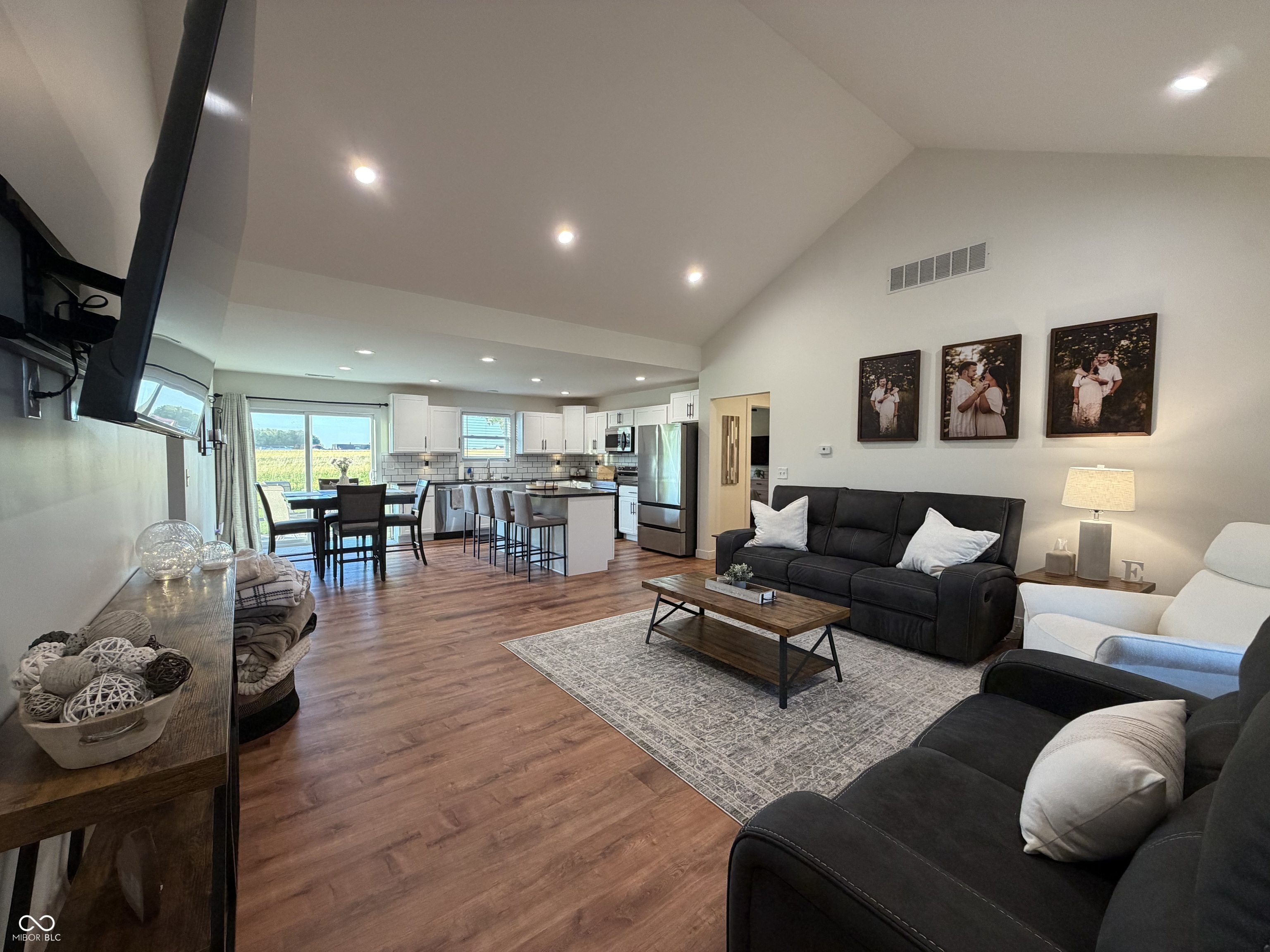 560 Golf View Drive