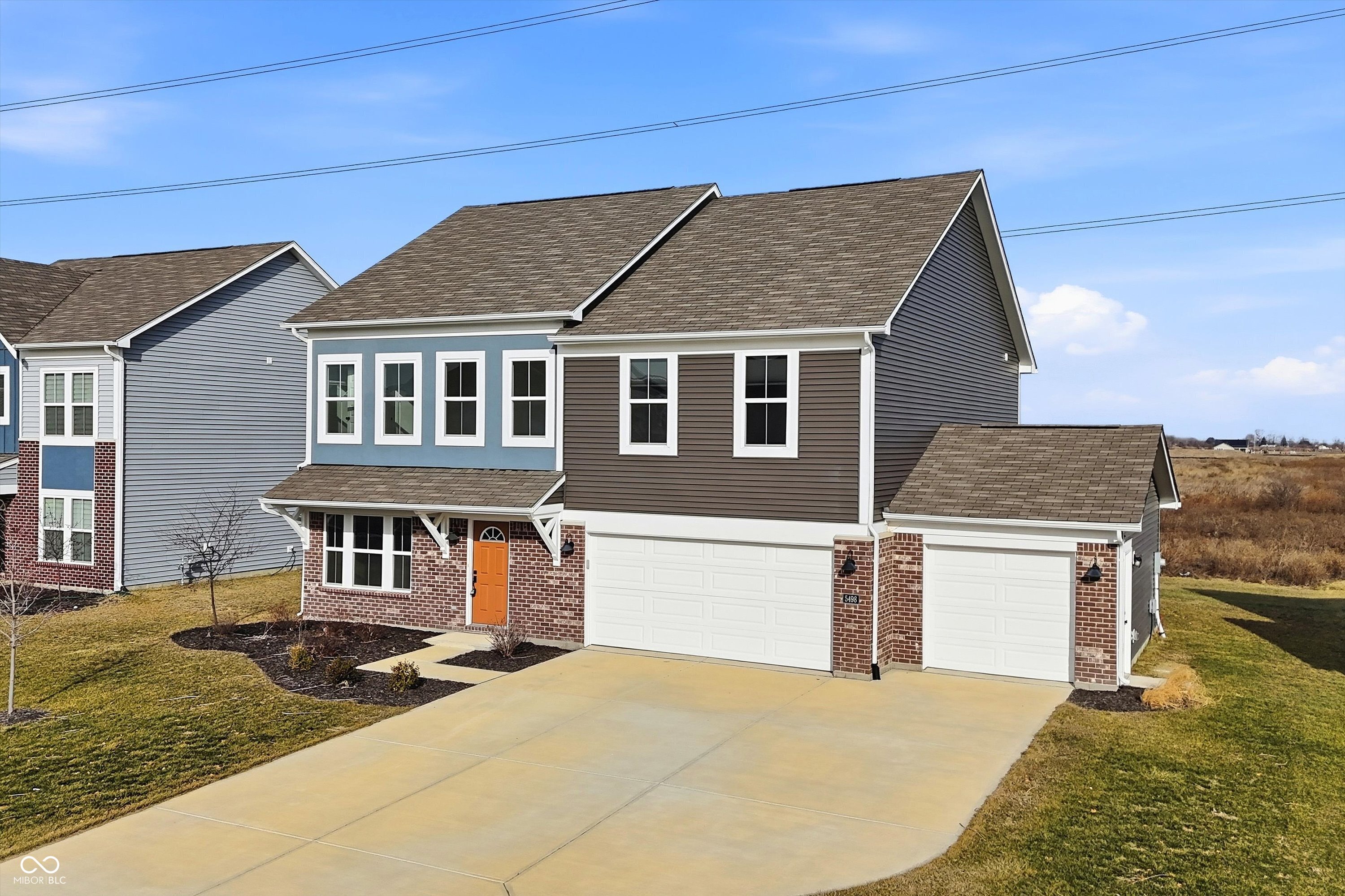 5498 Woods Pointe Drive