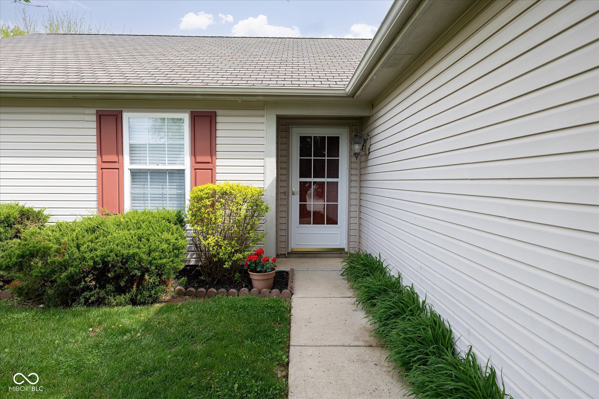 1226 Meadowood Drive