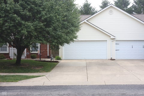 Photo of 3910 Gray Pond Court, Indianapolis, IN 46237 (MLS # 22107190)