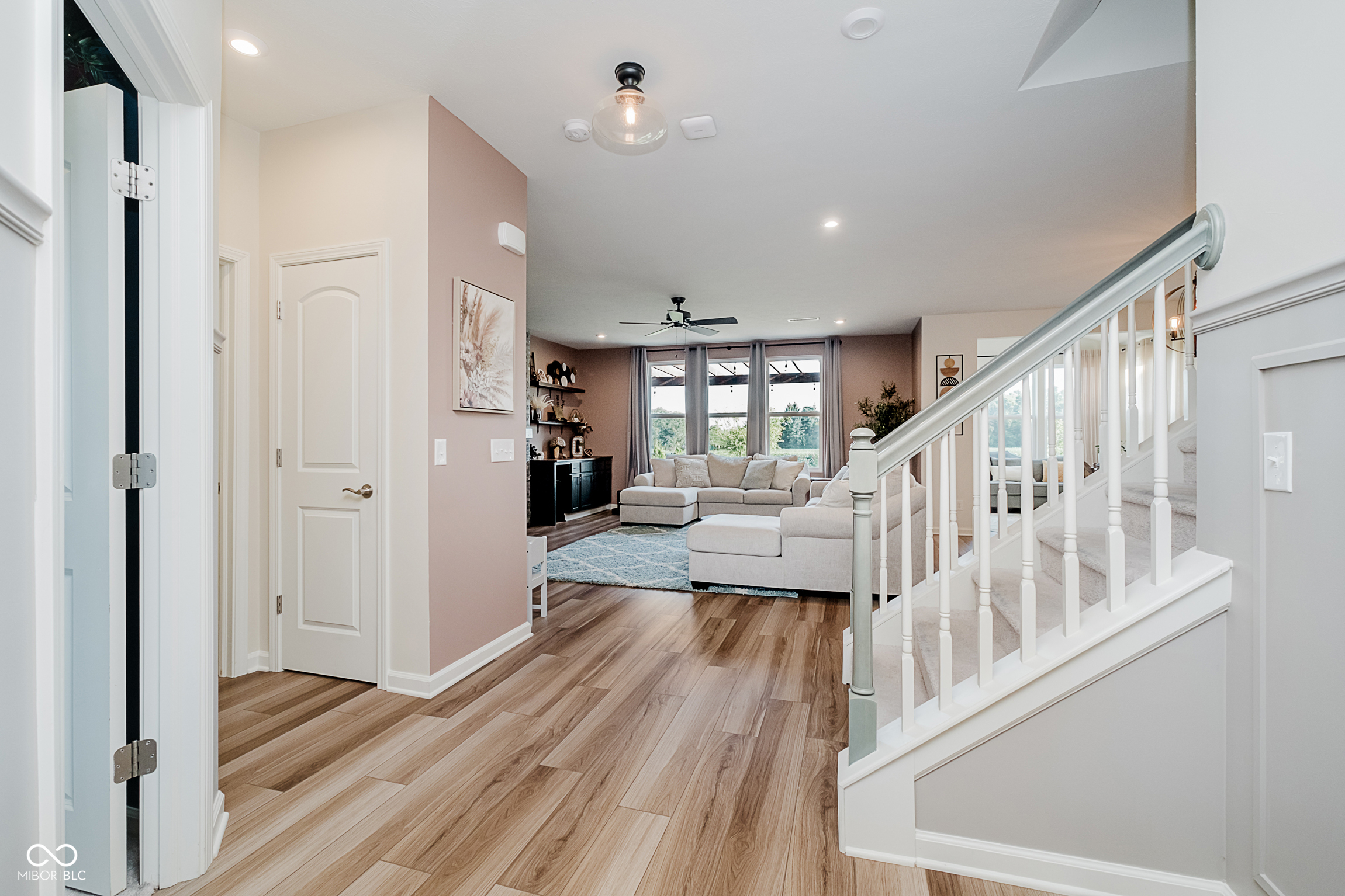 6944 Oakcrest Drive