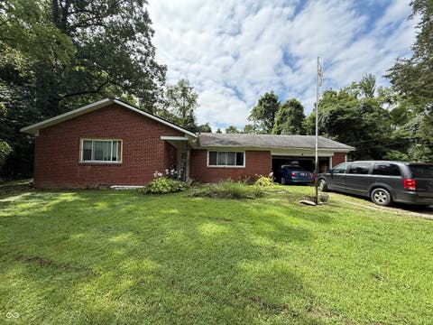 Photo of 5684 Paradise Dr, Martinsville, IN 46151 (MLS # 22120796)