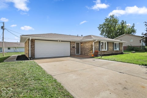 Photo of 209 Pinedale Drive, Whiteland, IN 46184 (MLS # 22128584)