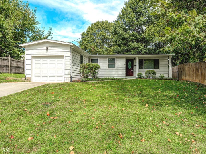 Photo 1 of 33 — 414 Sleepy Hollow Drive, Plainfield, IN 46168