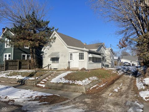 Photo of 304 E Franklin Street, Crawfordsville, IN 47933 (MLS # 22076346)