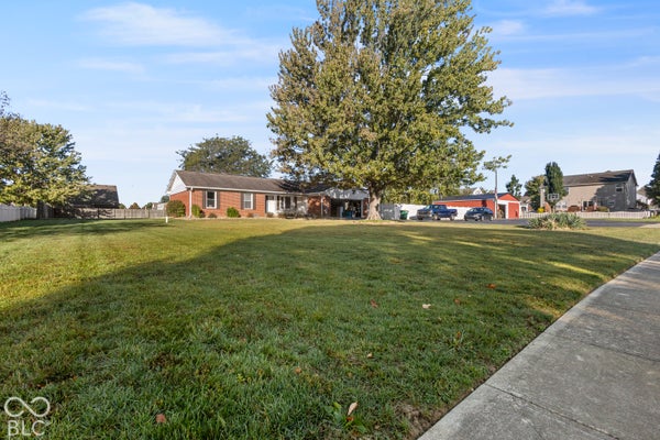 2030 WHITETAIL CT, AVON, IN 46123 - Image fe2dfb47c91d37aef6fa2344fb8d7728/2381910854