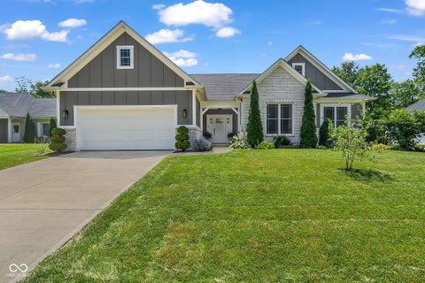 Photo of 9827 Warren Place, Indianapolis, IN 46229 (MLS # 22114635)