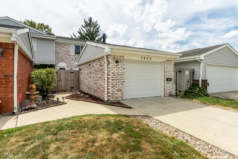 Photo of 7609 Vintage Court, Indianapolis, IN 46226 (MLS # 22124984)