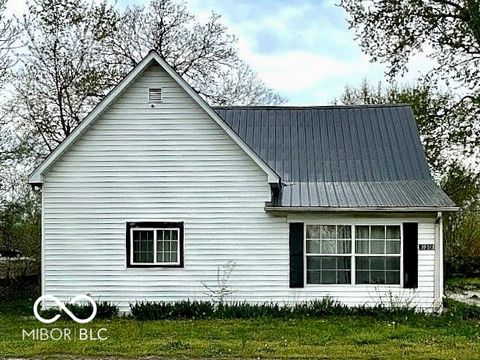 Photo of 3080 E Linn Avenue, IN 47805 (MLS # 22083343)