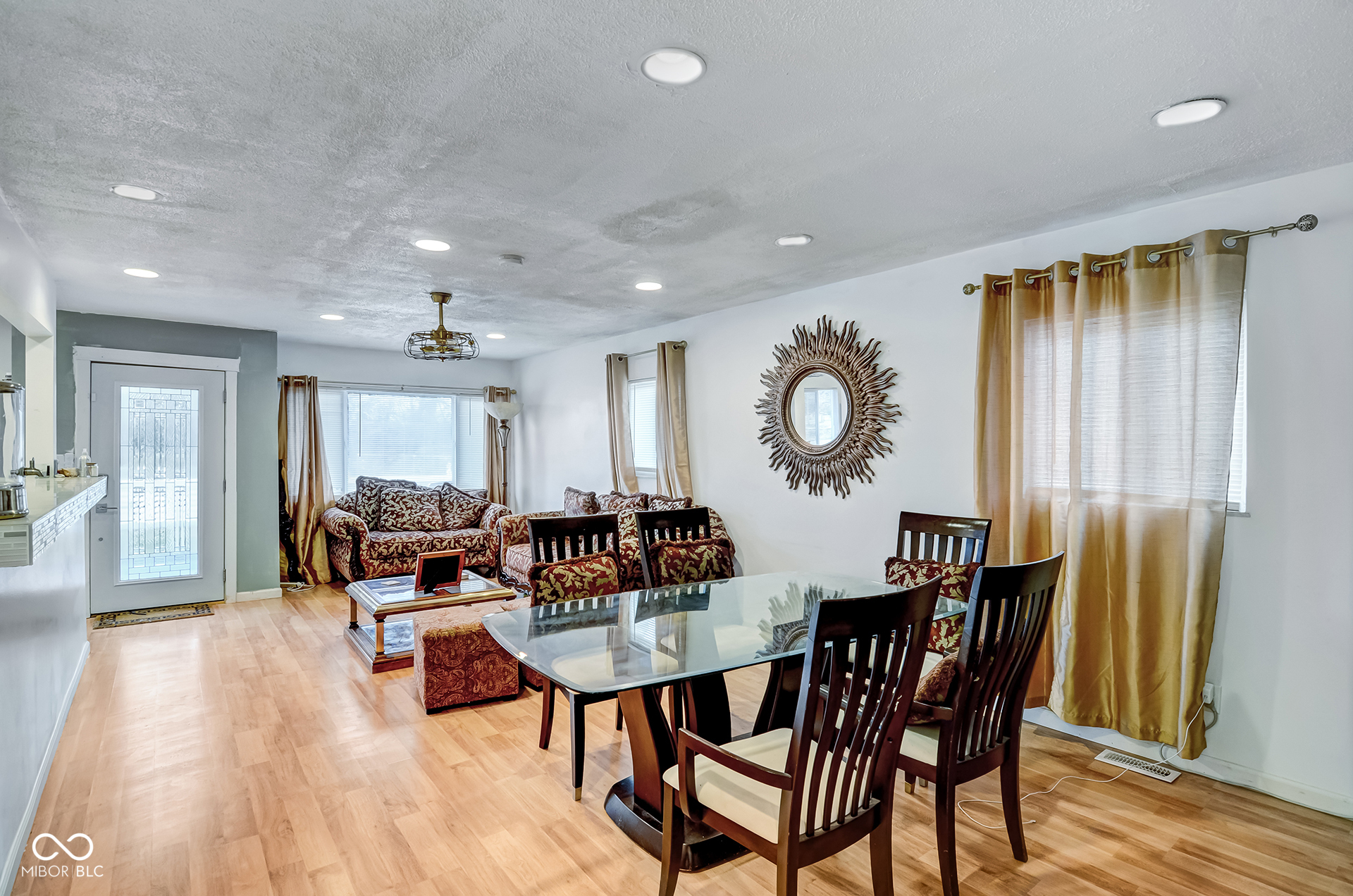 3049 N Lasalle Street