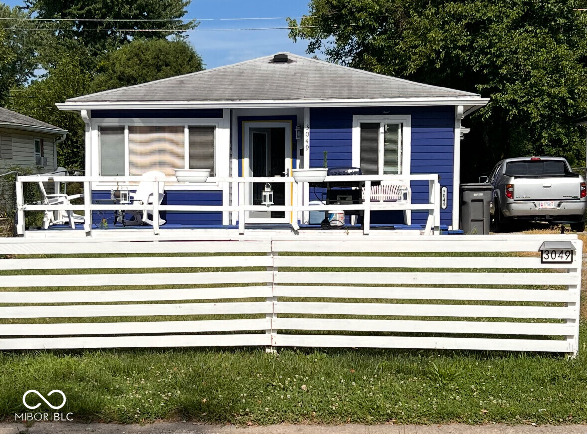 3049 N Lasalle Street