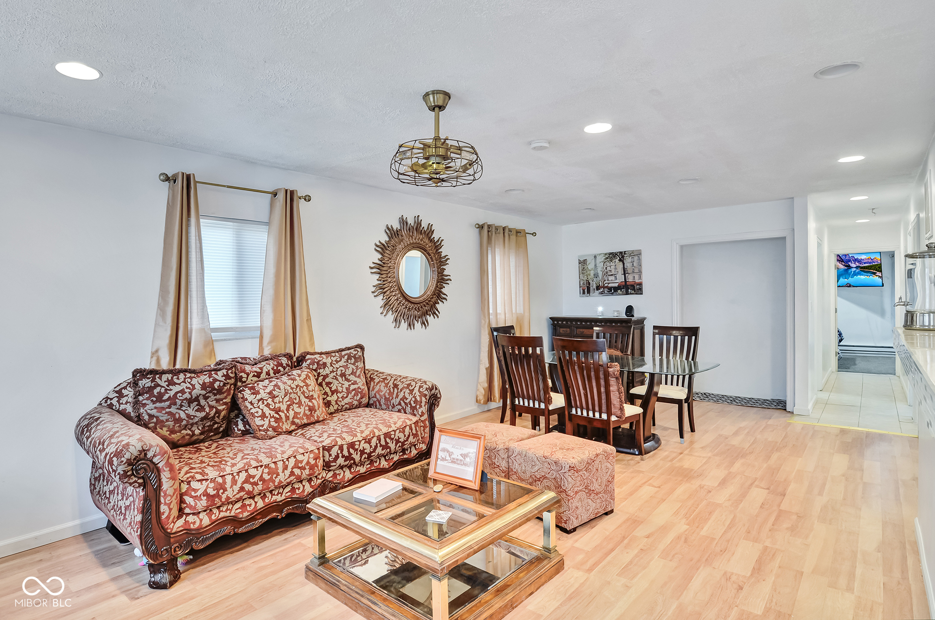 3049 N Lasalle Street