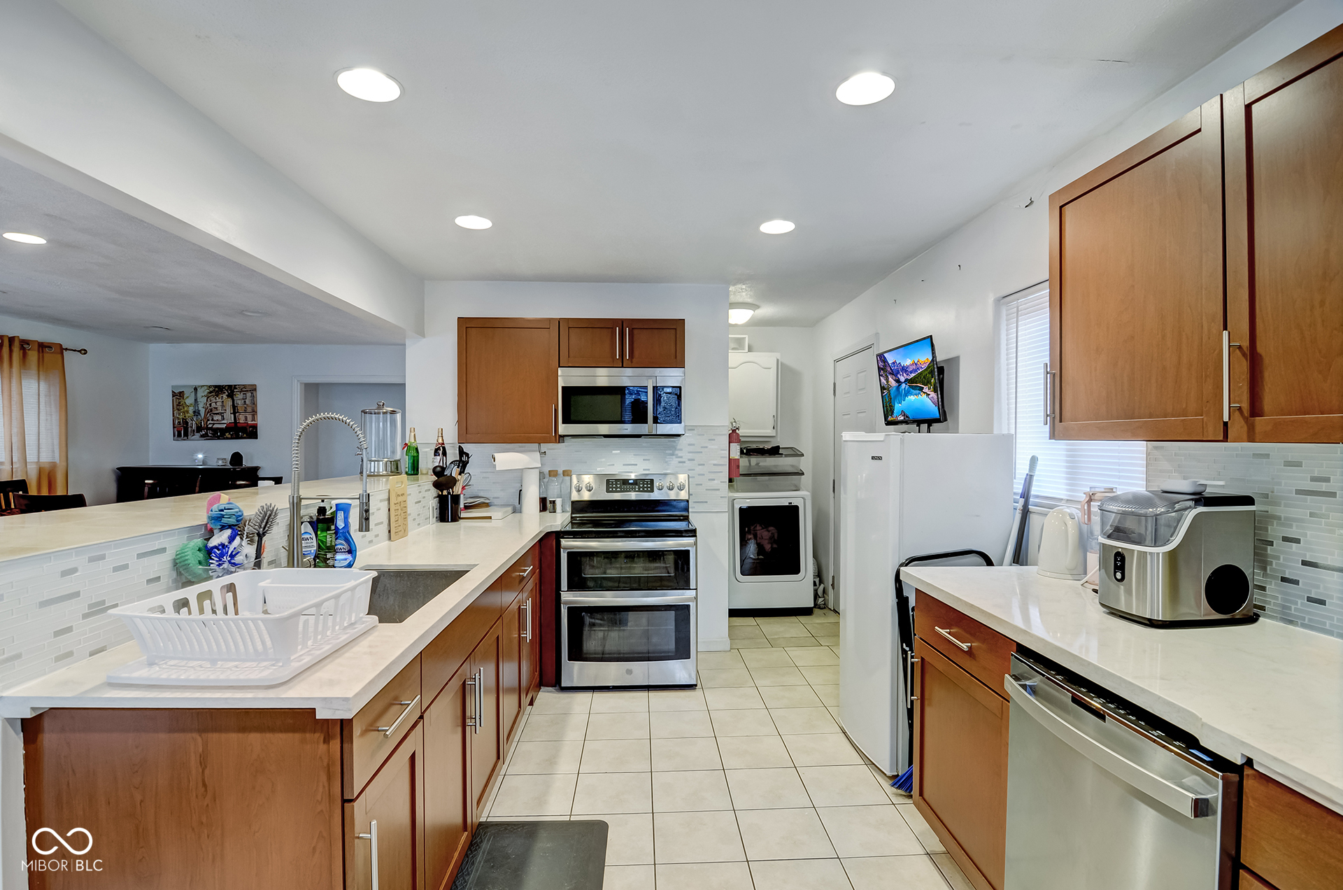 3049 N Lasalle Street