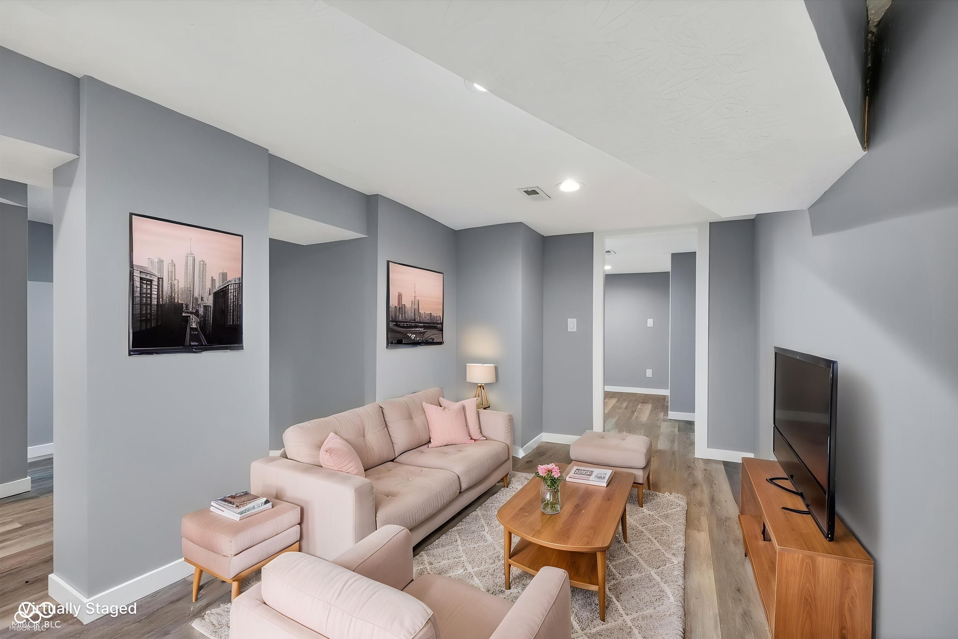 1052 W 35th Street