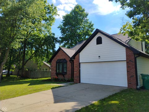 Photo of 6706 Oak Lake Drive, Indianapolis, IN 46214 (MLS # 22108227)