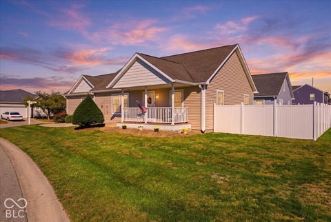 Photo of 2020 Pin Oak Court, Shelbyville, IN 46176 (MLS # 22130447)