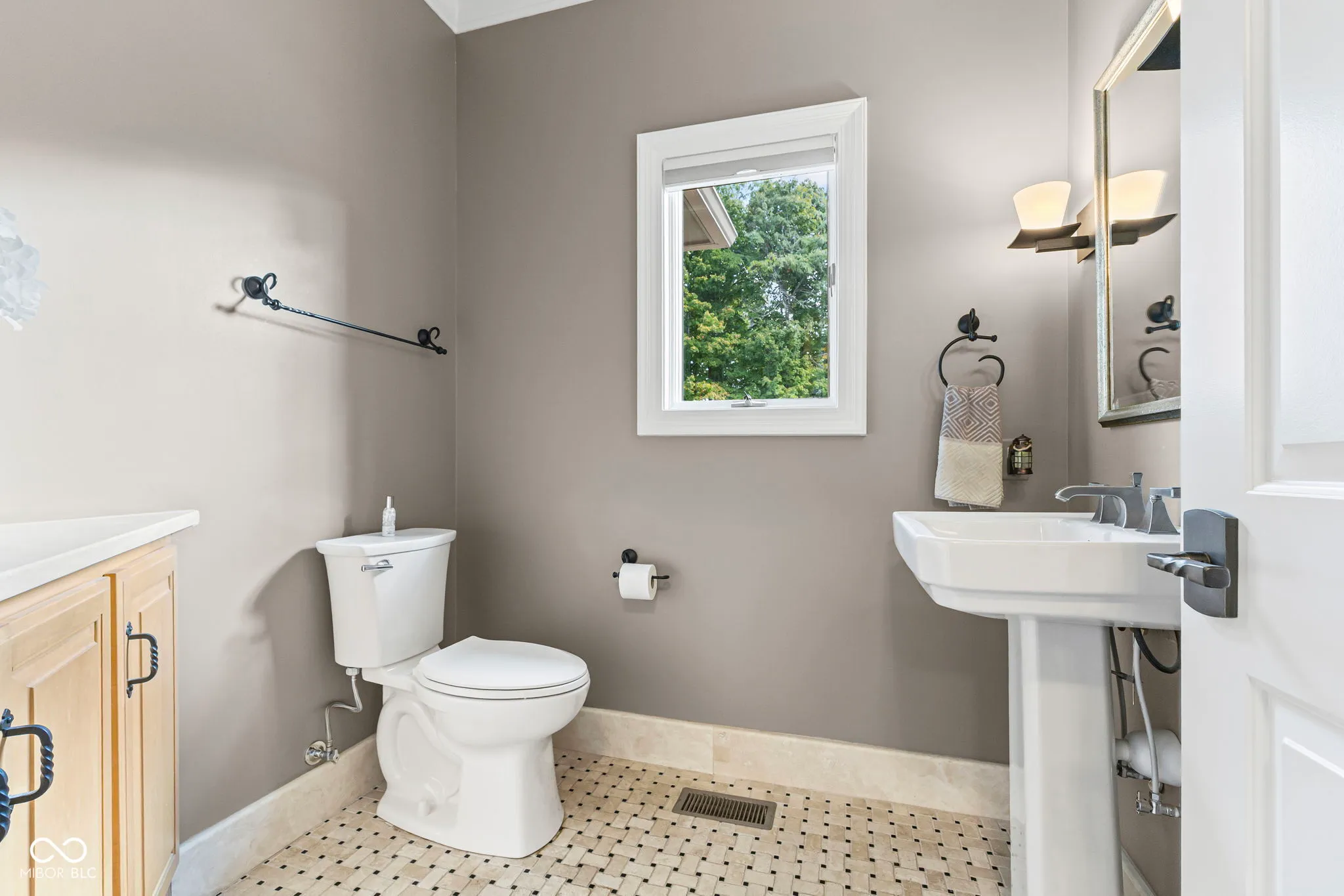 Brownsburg, Indiana 46112, United States, 4 Bedrooms Bedrooms, ,4 BathroomsBathrooms,Residential,Active,227121