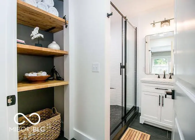 Columbus, Indiana 47203, United States, 6 Bedrooms Bedrooms, ,4 BathroomsBathrooms,Residential,Pending,46624