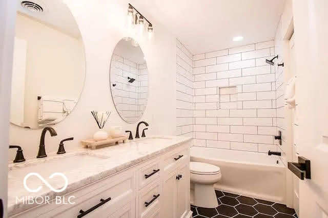 Columbus, Indiana 47203, United States, 6 Bedrooms Bedrooms, ,4 BathroomsBathrooms,Residential,Pending,46624