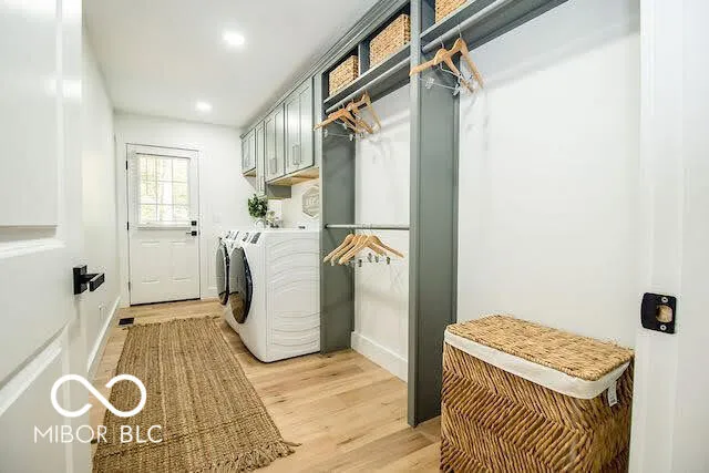 Columbus, Indiana 47203, United States, 6 Bedrooms Bedrooms, ,4 BathroomsBathrooms,Residential,Pending,46624