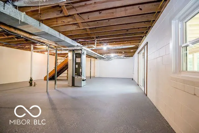 Columbus, Indiana 47203, United States, 6 Bedrooms Bedrooms, ,4 BathroomsBathrooms,Residential,Pending,46624