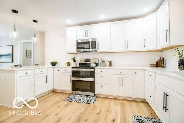 Columbus, Indiana 47203, United States, 6 Bedrooms Bedrooms, ,4 BathroomsBathrooms,Residential,Pending,46624