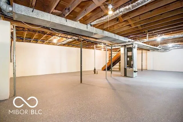 Columbus, Indiana 47203, United States, 6 Bedrooms Bedrooms, ,4 BathroomsBathrooms,Residential,Pending,46624