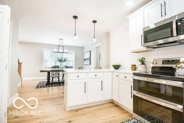 Columbus, Indiana 47203, United States, 6 Bedrooms Bedrooms, ,4 BathroomsBathrooms,Residential,Pending,46624