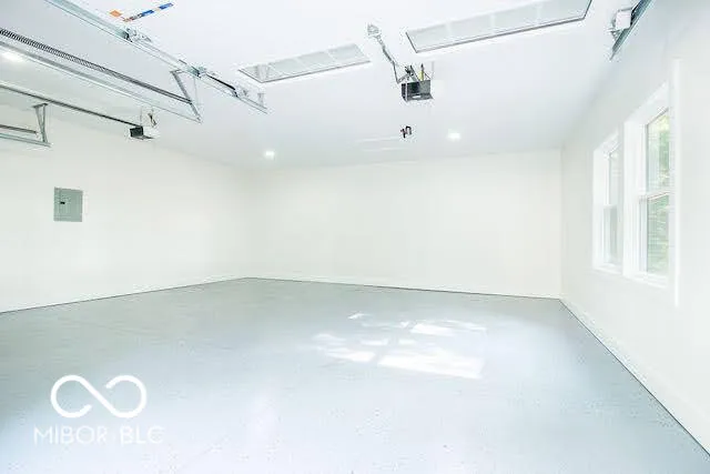 Columbus, Indiana 47203, United States, 6 Bedrooms Bedrooms, ,4 BathroomsBathrooms,Residential,Pending,46624