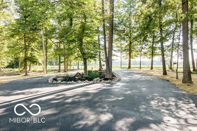 Columbus, Indiana 47203, United States, 6 Bedrooms Bedrooms, ,4 BathroomsBathrooms,Residential,Pending,46624