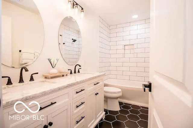 Columbus, Indiana 47203, United States, 6 Bedrooms Bedrooms, ,4 BathroomsBathrooms,Residential,Pending,46624