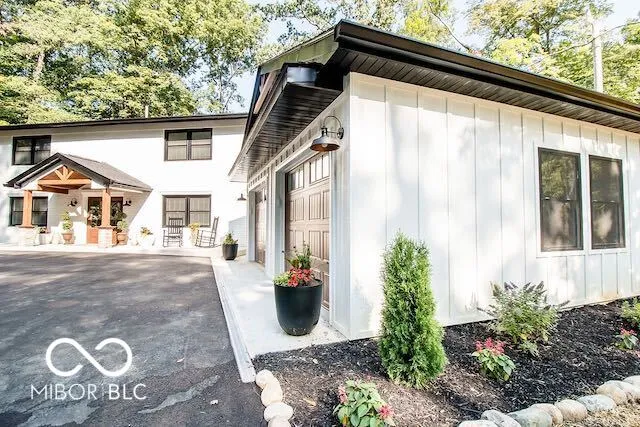 Columbus, Indiana 47203, United States, 6 Bedrooms Bedrooms, ,4 BathroomsBathrooms,Residential,Pending,46624