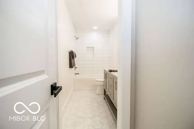 Columbus, Indiana 47203, United States, 6 Bedrooms Bedrooms, ,4 BathroomsBathrooms,Residential,Pending,46624