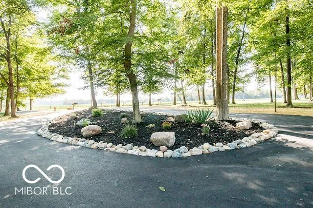 Columbus, Indiana 47203, United States, 6 Bedrooms Bedrooms, ,4 BathroomsBathrooms,Residential,Pending,46624