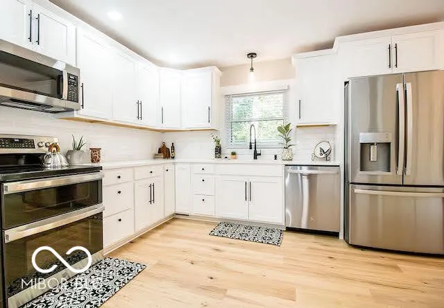 Columbus, Indiana 47203, United States, 6 Bedrooms Bedrooms, ,4 BathroomsBathrooms,Residential,Pending,46624