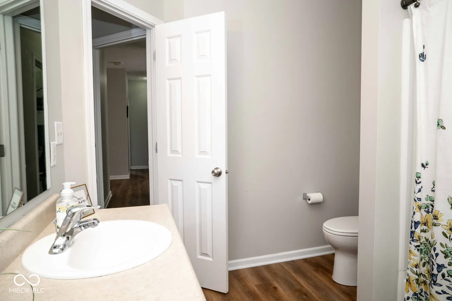 Whiteland, Indiana 46184, United States, 3 Bedrooms Bedrooms, ,2 BathroomsBathrooms,Residential,Pending,110102