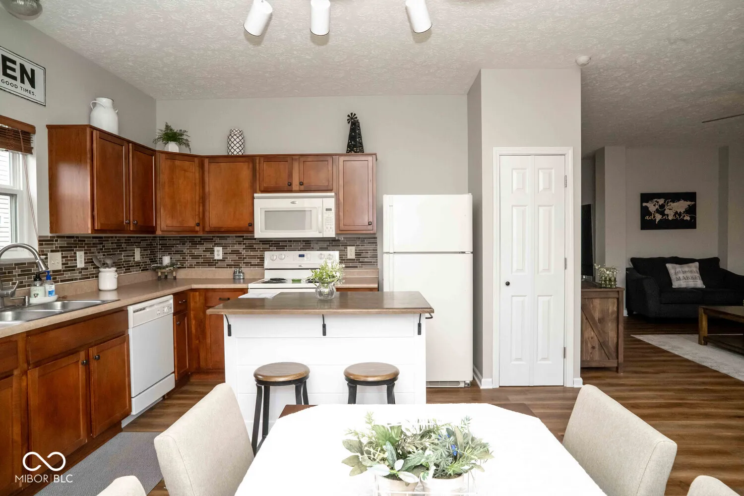 Whiteland, Indiana 46184, United States, 3 Bedrooms Bedrooms, ,2 BathroomsBathrooms,Residential,Pending,110102