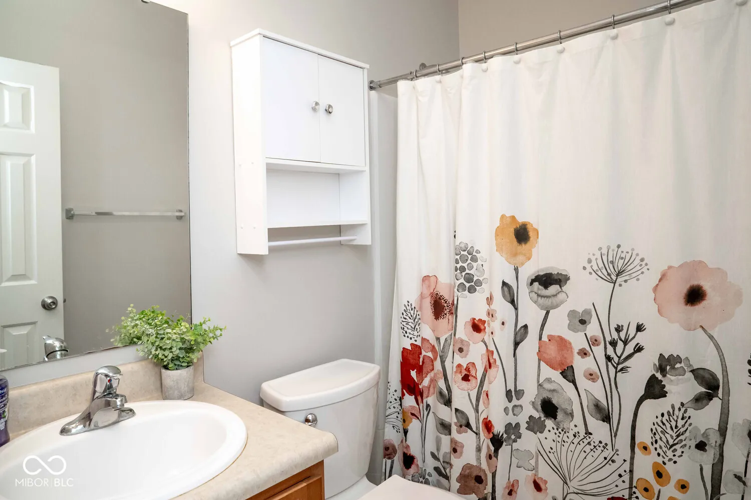 Whiteland, Indiana 46184, United States, 3 Bedrooms Bedrooms, ,2 BathroomsBathrooms,Residential,Pending,110102