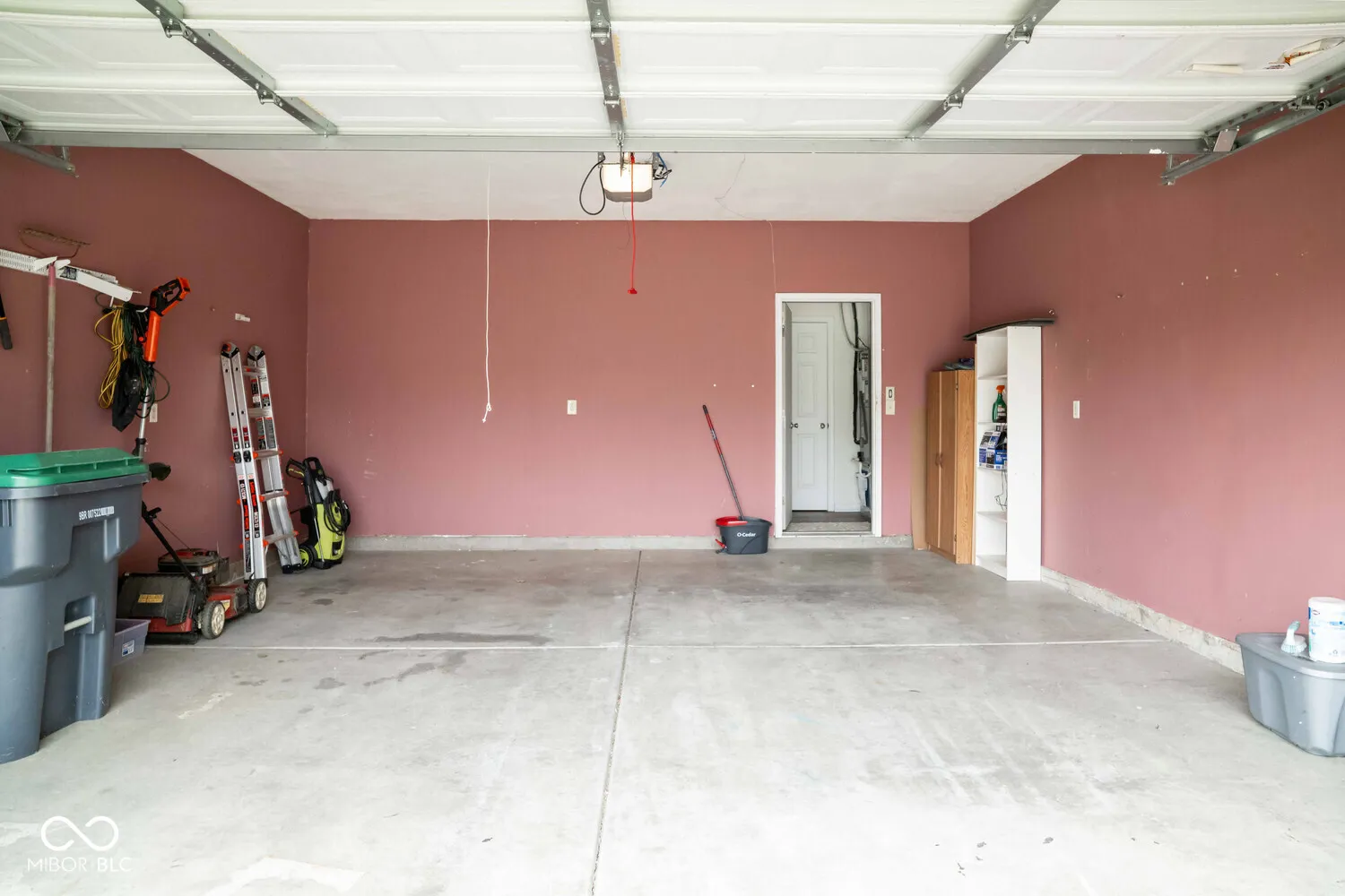 Whiteland, Indiana 46184, United States, 3 Bedrooms Bedrooms, ,2 BathroomsBathrooms,Residential,Pending,110102