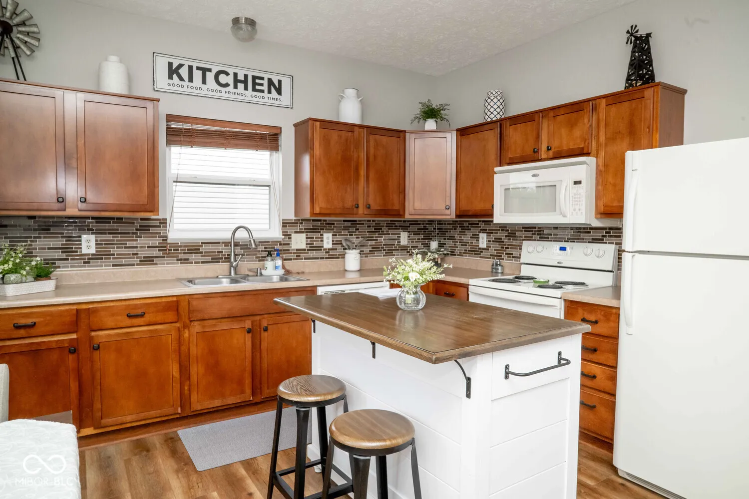 Whiteland, Indiana 46184, United States, 3 Bedrooms Bedrooms, ,2 BathroomsBathrooms,Residential,Pending,110102