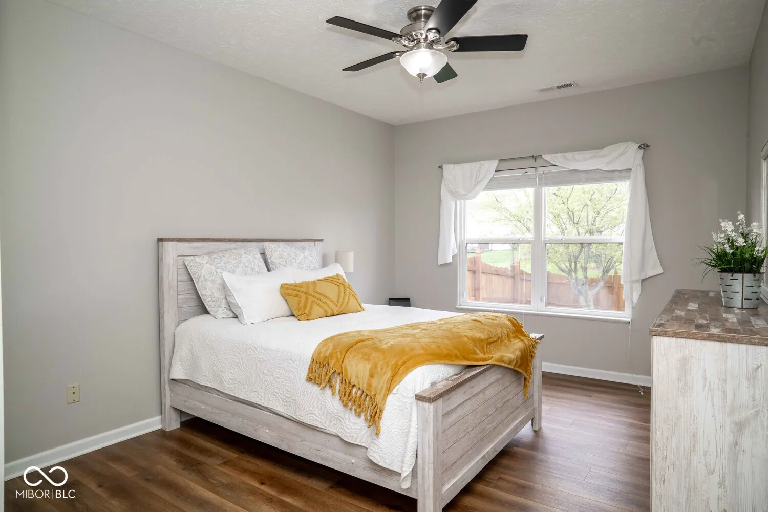 Whiteland, Indiana 46184, United States, 3 Bedrooms Bedrooms, ,2 BathroomsBathrooms,Residential,Pending,110102