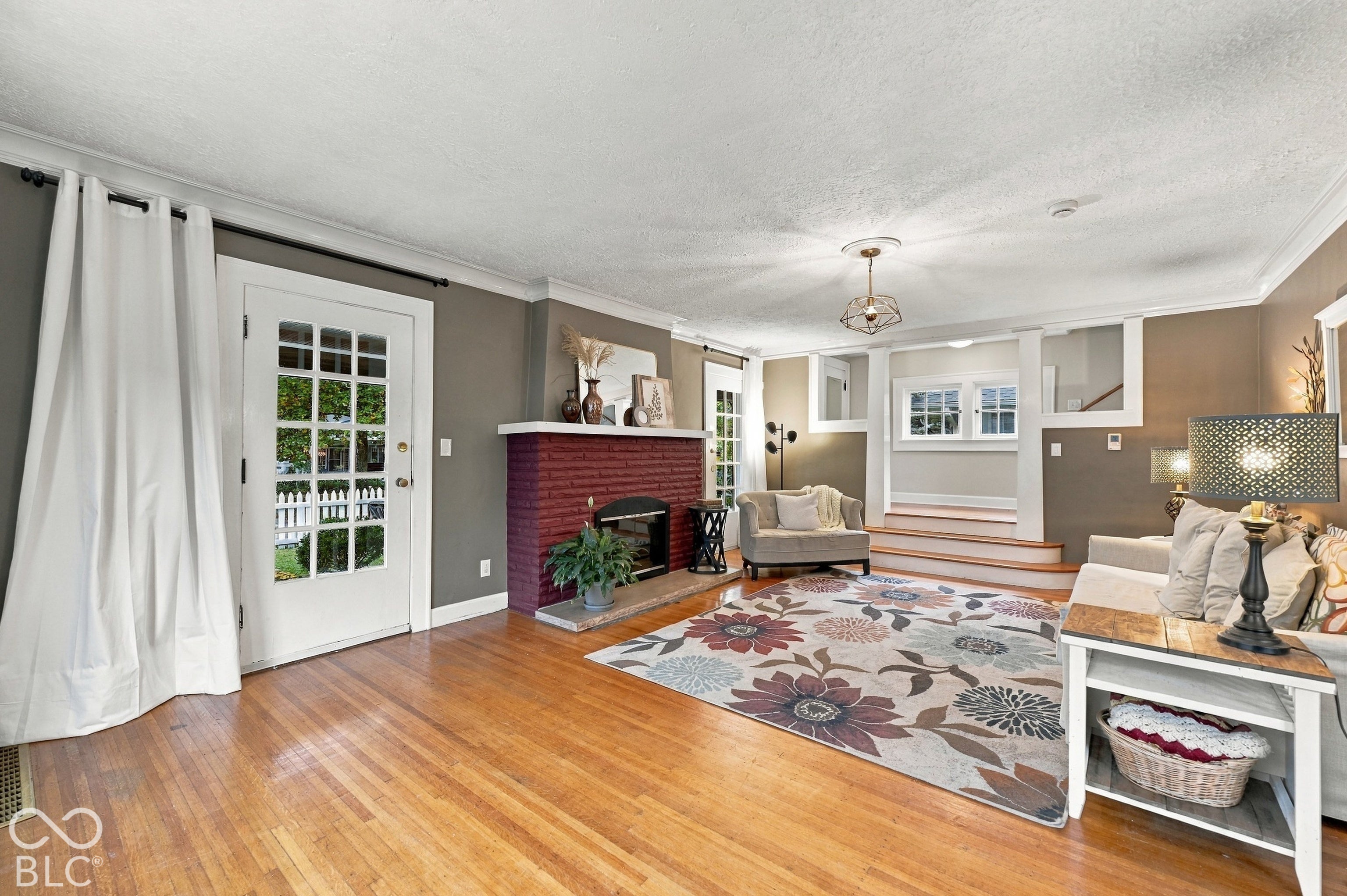 305 N Ridgeview Drive