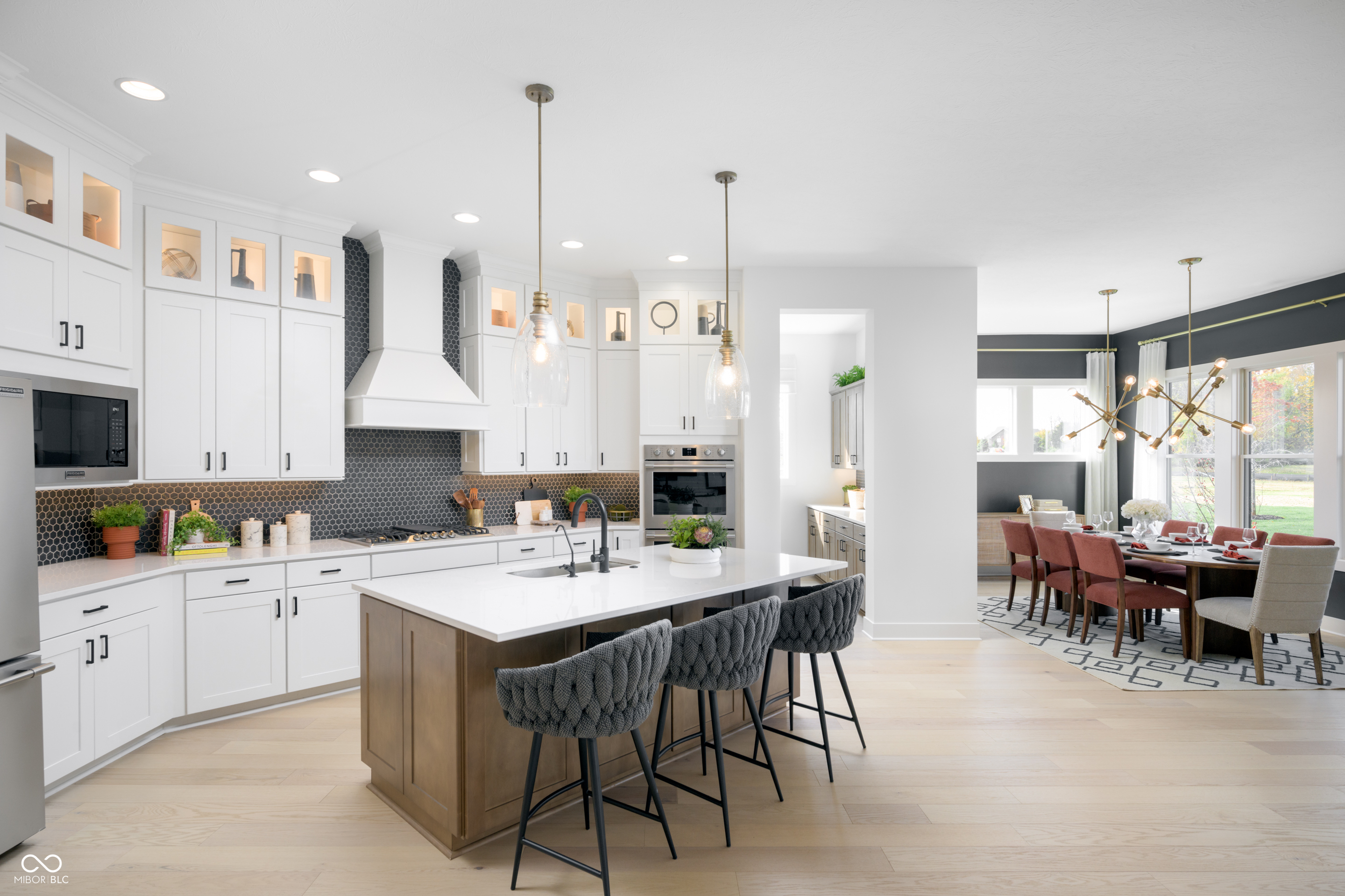 19701 Chatsworth Boulevard