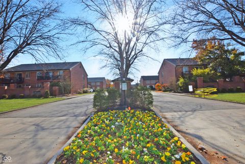 Photo of 1176 Canterbury Court #A, Indianapolis, IN 46260 (MLS # 22094579)