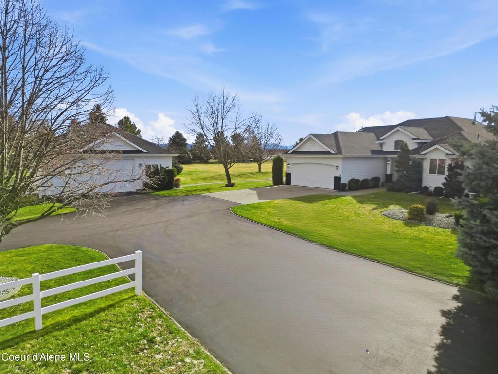 Photo of 6950 Poleline Ave, Post Falls, ID 83854 (MLS # 26-1696)